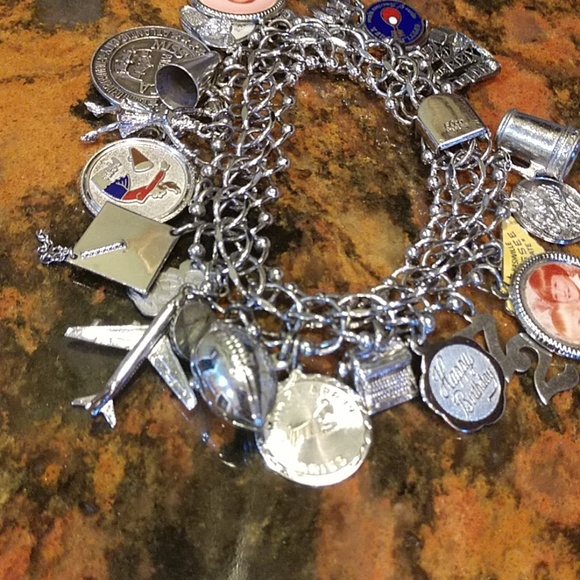 Vintage charm bracelet - Picture 2 of 3